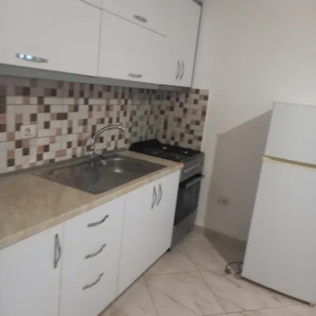 Henry's Apartment Lezhe